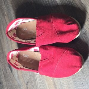 Red Toms Women's Slip on Shoes. Size 7.